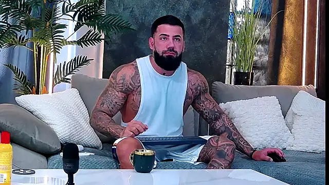 Snapshot of masterkingofmusclee chatting on October 2025 05:39:02 AM masterkingofmusclee online show from October 2025 05:39:02 AM