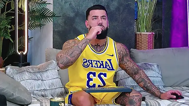 Snapshot of masterkingofmusclee chatting on November 2025 09:31:02 AM masterkingofmusclee online show from November 2025 09:31:02 AM