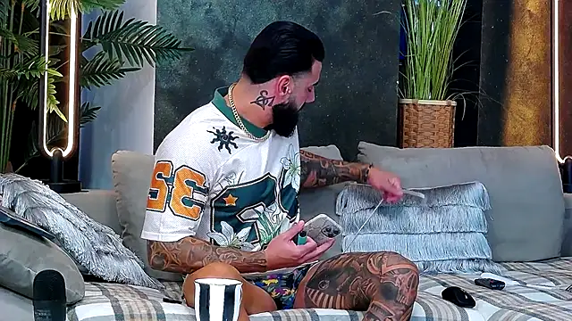 Snapshot of masterkingofmusclee chatting on November 2025 07:30:01 AM masterkingofmusclee online show from November 2025 07:30:01 AM