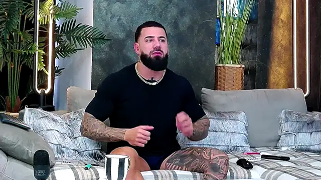 Snapshot of masterkingofmusclee chatting on November 2025 07:47:01 AM masterkingofmusclee online show from November 2025 07:47:01 AM