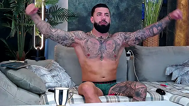 Snapshot of masterkingofmusclee chatting on November 2025 09:53:01 AM masterkingofmusclee online show from November 2025 09:53:01 AM