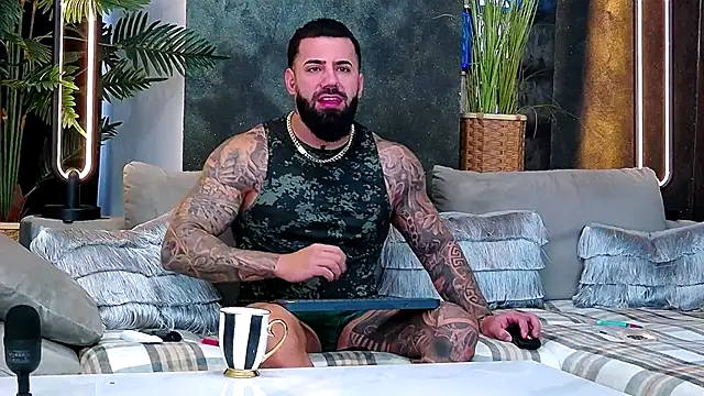 Snapshot of masterkingofmusclee chatting on November 2025 08:25:02 AM masterkingofmusclee online show from November 2025 08:25:02 AM