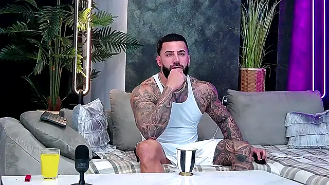 Snapshot of masterkingofmusclee chatting on November 2025 08:53:01 PM masterkingofmusclee online show from November 2025 08:53:01 PM