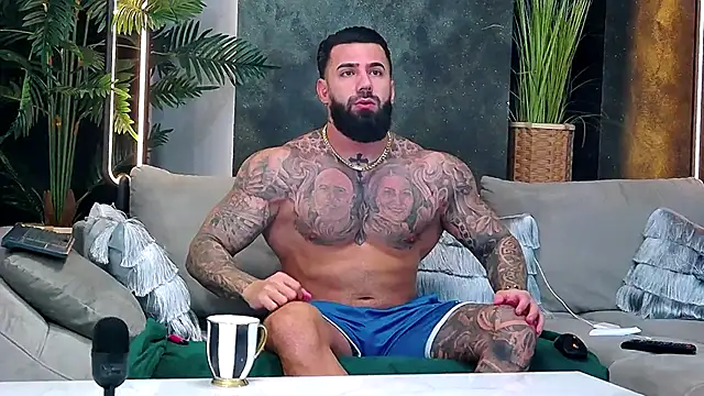 Snapshot of masterkingofmusclee chatting on November 2025 09:50:01 PM masterkingofmusclee online show from November 2025 09:50:01 PM