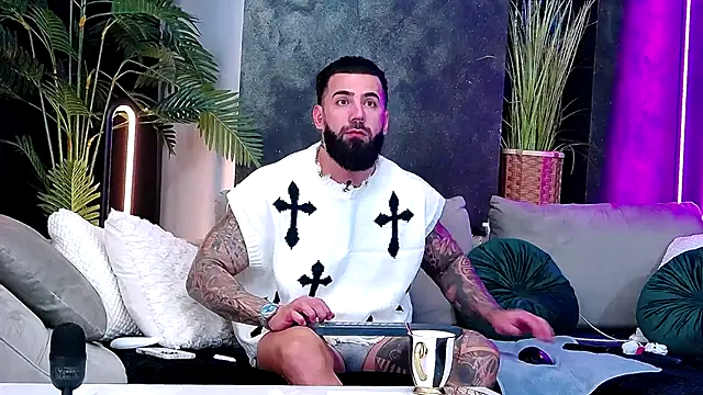 Snapshot of masterkingofmusclee chatting on December 2025 09:32:01 PM masterkingofmusclee online show from December 2025 09:32:01 PM