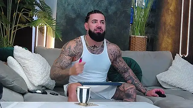 Snapshot of masterkingofmusclee chatting on December 2025 09:58:02 AM masterkingofmusclee online show from December 2025 09:58:02 AM