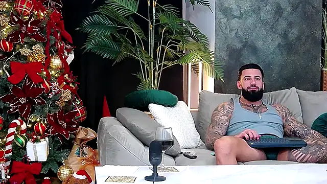 Snapshot of masterkingofmusclee chatting on December 2025 09:54:01 PM masterkingofmusclee online show from December 2025 09:54:01 PM