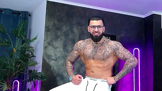 Snapshot of masterkingofmusclee chatting on February 2026 08:58:01 PM masterkingofmusclee online show from February 2026 08:58:01 PM