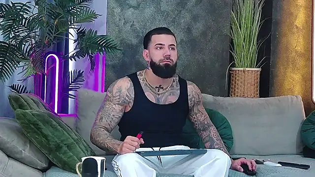 Snapshot of masterkingofmusclee chatting on February 2026 07:57:02 AM masterkingofmusclee online show from February 2026 07:57:02 AM