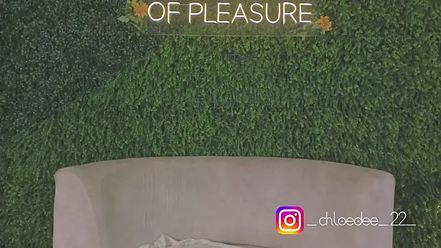 chloe d online show from October 2025 12:24:02 PM