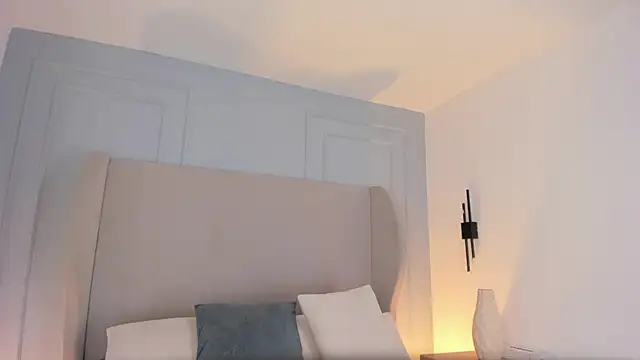 chloe d online show from April 2026 01:41:02 PM