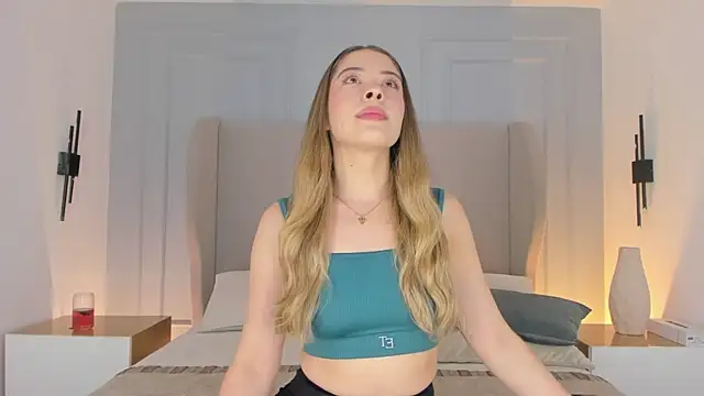 chloe d online show from May 2026 10:37:02 PM
