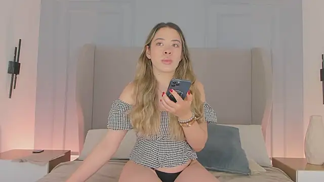 chloe d online show from May 2026 12:01:01 PM