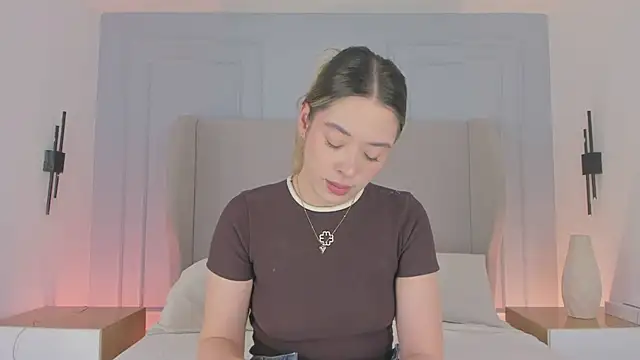 chloe d online show from June 2026 01:02:02 PM