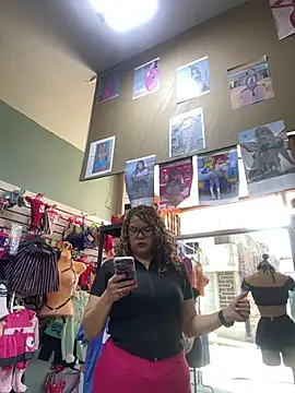 ROSALIALUCY online show from April 2026 01:41:01 PM