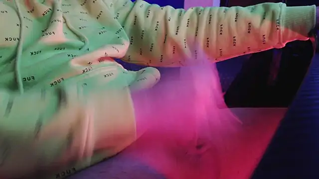 Snapshot of auilein chatting on February 2025 09:40:01 PM auilein online show from February 2025 09:40:01 PM