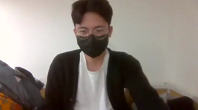 Snapshot of Gwencloudy chatting on February 2025 04:39:02 PM Gwencloudy online show from February 2025 04:39:02 PM