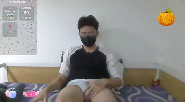 Snapshot of Gwencloudy chatting on February 2025 04:35:01 PM Gwencloudy online show from February 2025 04:35:01 PM