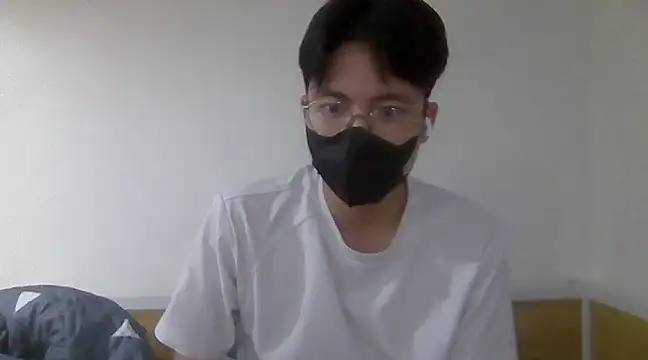 Snapshot of Gwencloudy chatting on March 2025 10:00:02 AM Gwencloudy online show from March 2025 10:00:02 AM