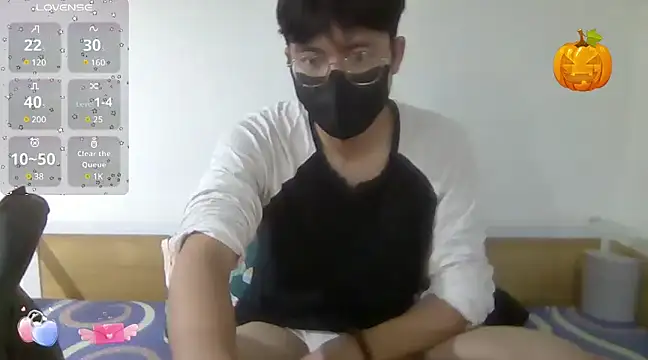 Snapshot of Gwencloudy chatting on March 2025 09:01:02 AM Gwencloudy online show from March 2025 09:01:02 AM