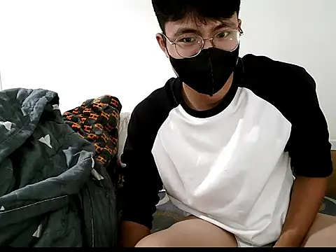 Snapshot of Gwencloudy chatting on October 2025 09:40:01 AM Gwencloudy online show from October 2025 09:40:01 AM