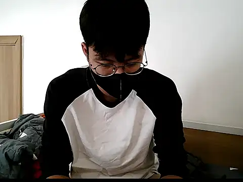 Snapshot of Gwencloudy chatting on October 2025 08:37:01 AM Gwencloudy online show from October 2025 08:37:01 AM