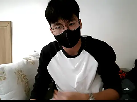 Snapshot of Gwencloudy chatting on October 2025 07:09:01 AM Gwencloudy online show from October 2025 07:09:01 AM