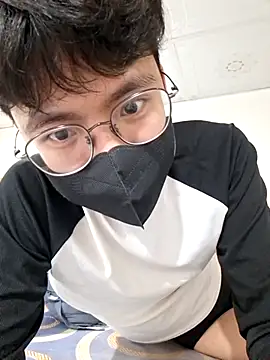 Snapshot of Gwencloudy chatting on February 2026 04:28:02 PM Gwencloudy online show from February 2026 04:28:02 PM