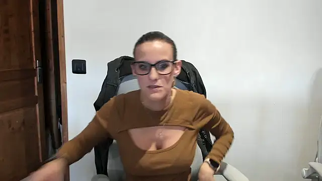 Snapshot of Madame_Callie chatting on January 2026 01:37:02 PM Madame Callie online show from January 2026 01:37:02 PM