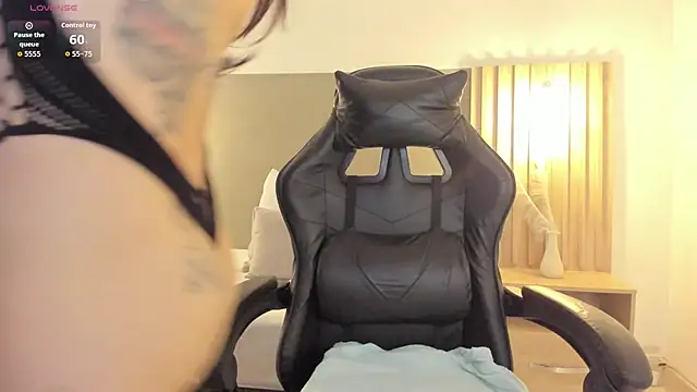 Snapshot of dark_gotica chatting on November 2025 12:45:02 PM dark gotica online show from November 2025 12:45:02 PM