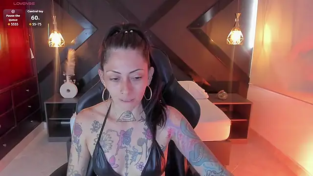 Snapshot of dark_gotica chatting on December 2025 07:32:01 PM dark gotica online show from December 2025 07:32:01 PM