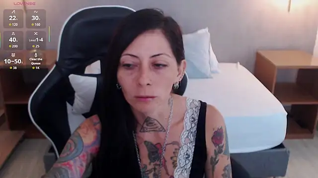 Snapshot of dark_gotica chatting on December 2025 12:24:02 PM dark gotica online show from December 2025 12:24:02 PM