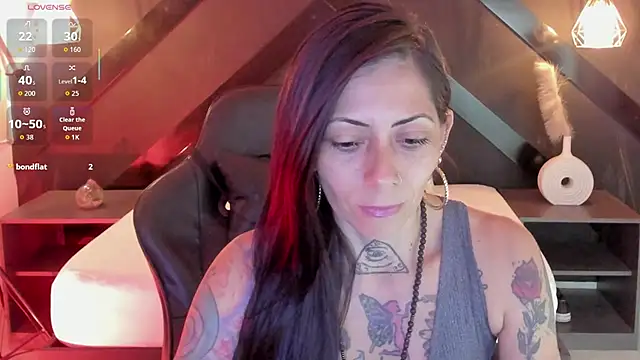 Snapshot of dark_gotica chatting on February 2026 06:55:02 PM dark gotica online show from February 2026 06:55:02 PM