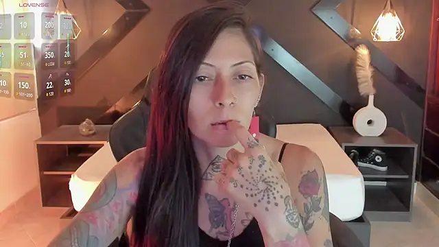 Snapshot of dark_gotica chatting on April 2026 07:08:01 PM dark gotica online show from April 2026 07:08:01 PM