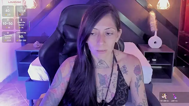 Snapshot of dark_gotica chatting on April 2026 06:46:01 PM dark gotica online show from April 2026 06:46:01 PM