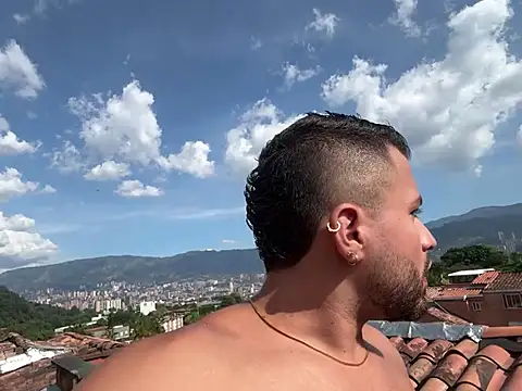 Juan Castano online show from January 2025 08:05:02 PM