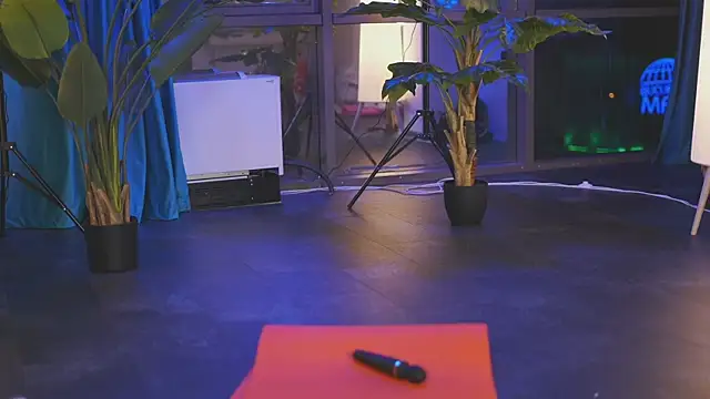 Assmerising online show from February 2025 10:52:02 PM