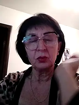 Snapshot of AlbinaXPretty chatting on February 2025 09:25:02 PM AlbinaXPretty online show from February 2025 09:25:02 PM