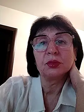 Snapshot of AlbinaXPretty chatting on March 2025 07:32:01 PM AlbinaXPretty online show from March 2025 07:32:01 PM