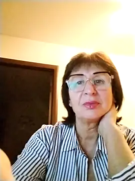 Snapshot of AlbinaXPretty chatting on October 2025 05:25:02 PM AlbinaXPretty online show from October 2025 05:25:02 PM