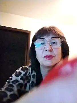 Snapshot of AlbinaXPretty chatting on November 2025 09:31:01 PM AlbinaXPretty online show from November 2025 09:31:01 PM