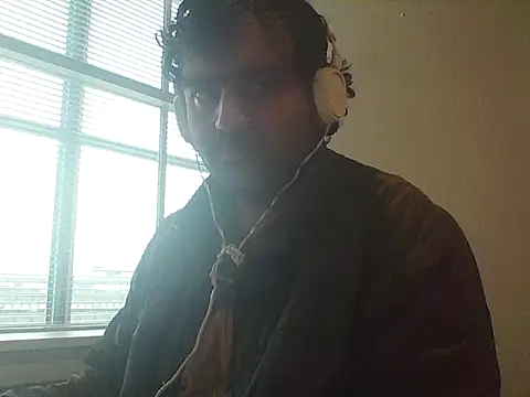 Snapshot of JohnBond009 chatting on October 2025 12:13:02 PM JohnBond009 online show from October 2025 12:13:02 PM