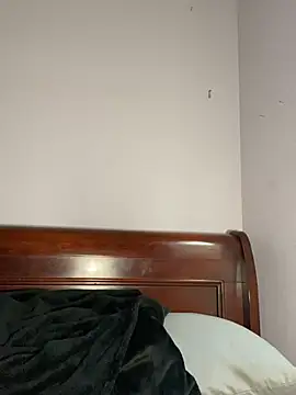 Snapshot of xocrybaby chatting on December 2024 06:03:02 PM xocrybaby online show from December 2024 06:03:02 PM