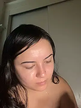 Snapshot of xocrybaby chatting on December 2024 05:13:01 PM xocrybaby online show from December 2024 05:13:01 PM