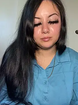 Snapshot of xocrybaby chatting on January 2025 10:13:01 PM xocrybaby online show from January 2025 10:13:01 PM