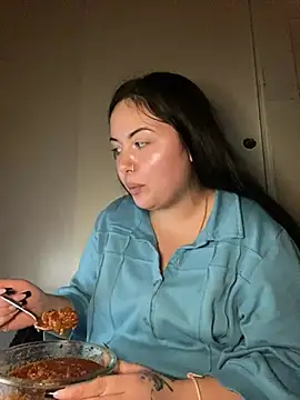 Snapshot of xocrybaby chatting on January 2025 03:32:02 AM xocrybaby online show from January 2025 03:32:02 AM