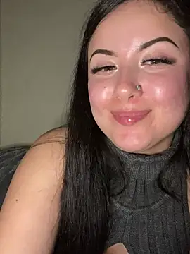 Snapshot of xocrybaby chatting on February 2025 03:56:02 AM xocrybaby online show from February 2025 03:56:02 AM