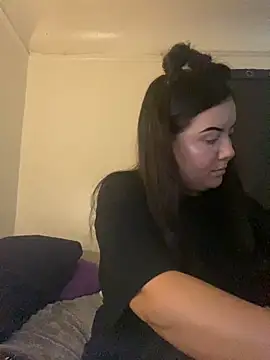 Snapshot of xocrybaby chatting on October 2025 12:31:02 AM xocrybaby online show from October 2025 12:31:02 AM