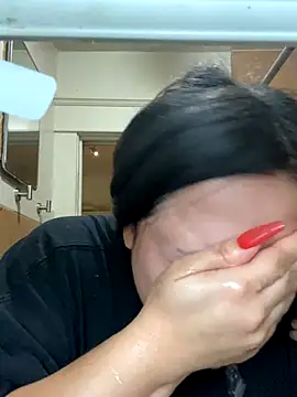 Snapshot of xocrybaby chatting on October 2025 03:23:02 PM xocrybaby online show from October 2025 03:23:02 PM