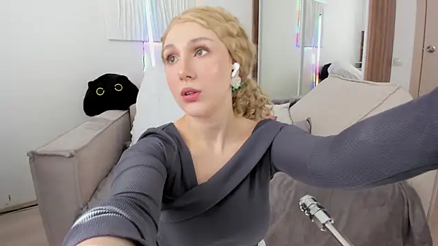 CarolMay online show from May 2026 05:46:02 AM